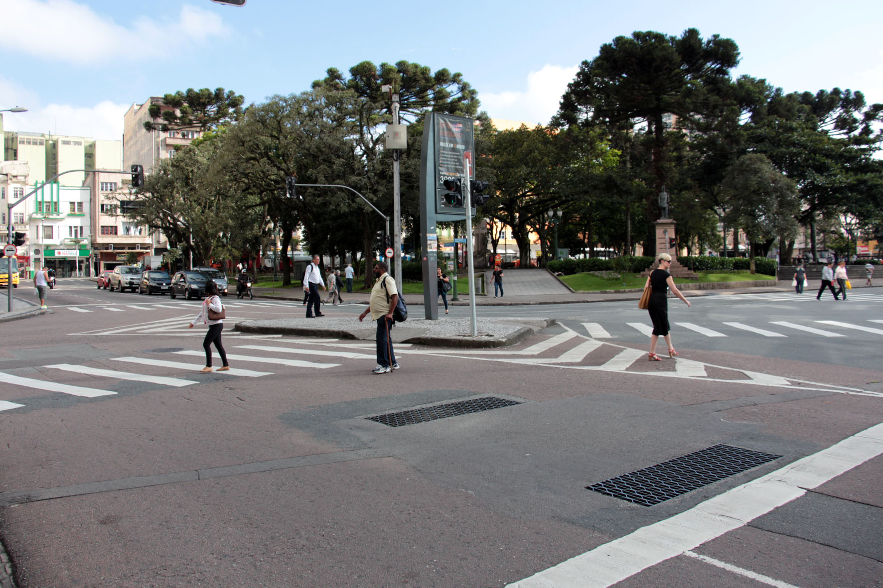Curitiba tem calçadas reformadas para aumentar segurança dos pedestres