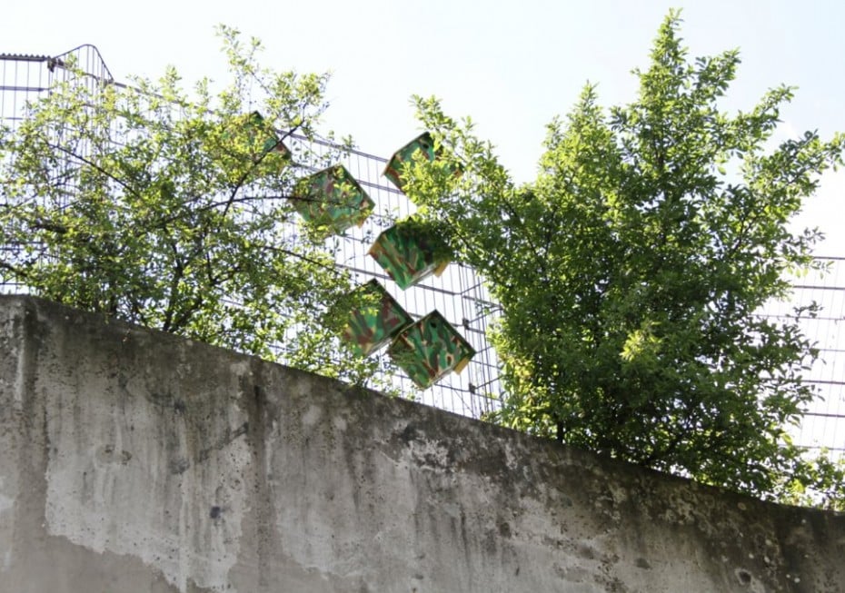 Casinhas camufladas em Berlim. | Foto: Thomas Dambo