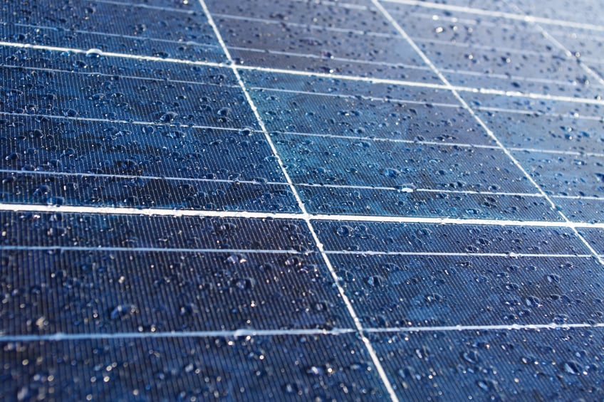 Chineses criam painel solar que gera energia a partir da chuva também