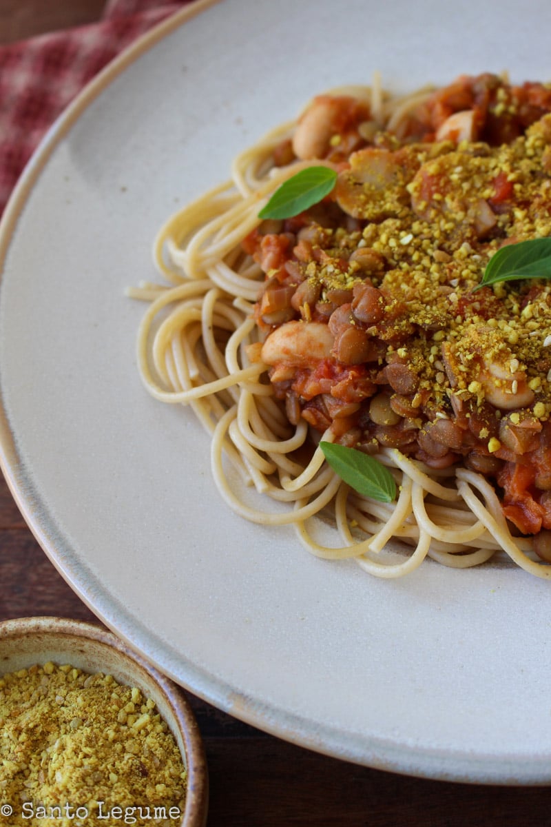 Espaguete com "bolonhesa" de lentilha
