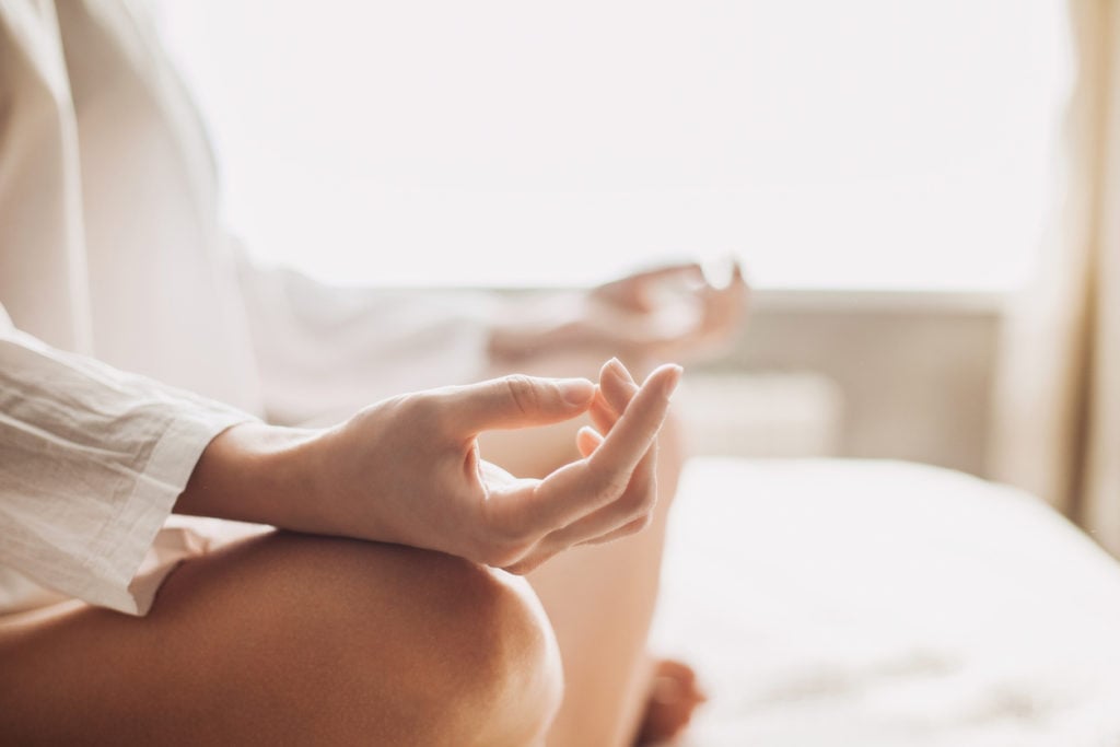 benefícios da yoga e meditação