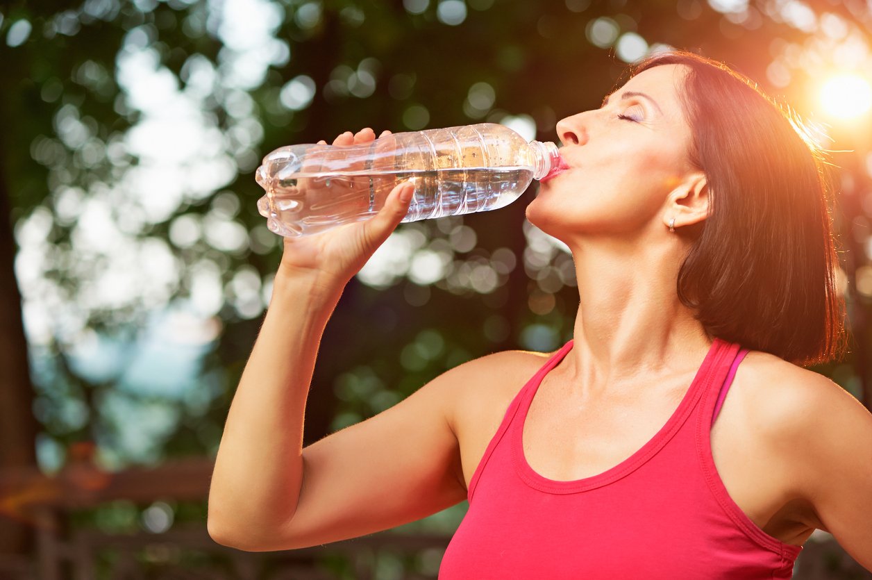 4 dicas para beber mais água durante o dia - Casa e Jardim