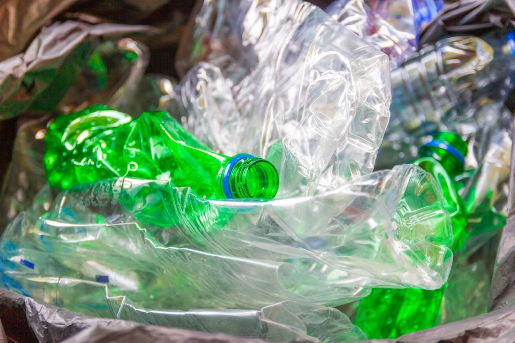garrafas plásticas