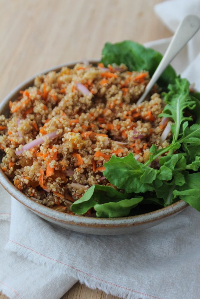 Salada de quinua com cenoura e damasco seco