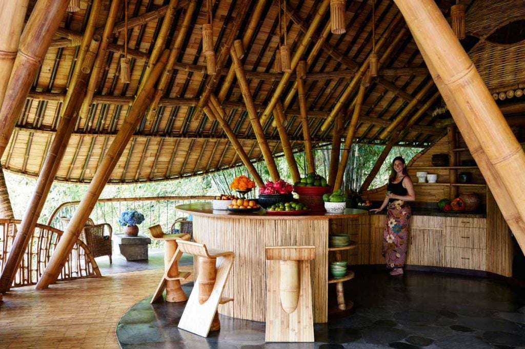 casa ananda feita de bambu bali ibuku green village