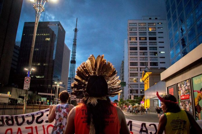 Intervenção de indígenas na Avenida Paulista
