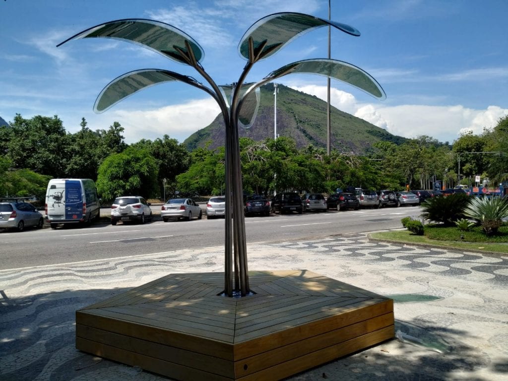 árvore placas solares