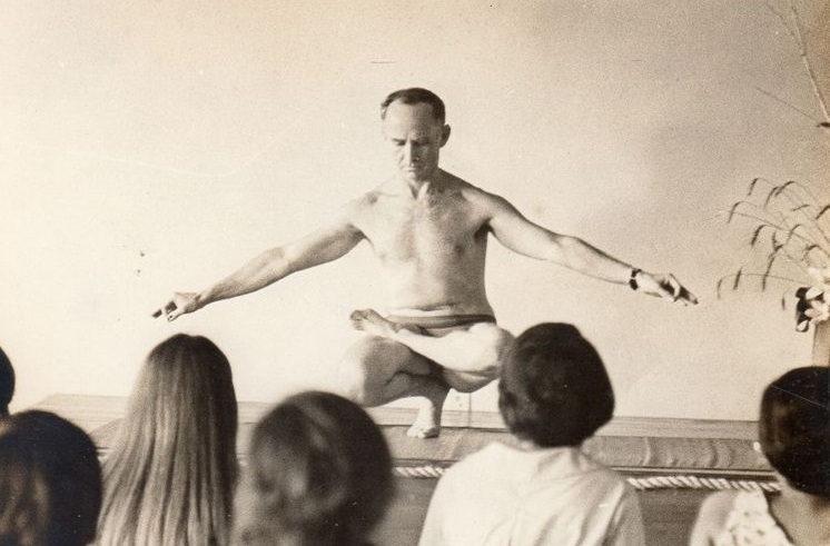 Hermógenes, 100 anos: precursor da ioga mudou a vida após tuberculose