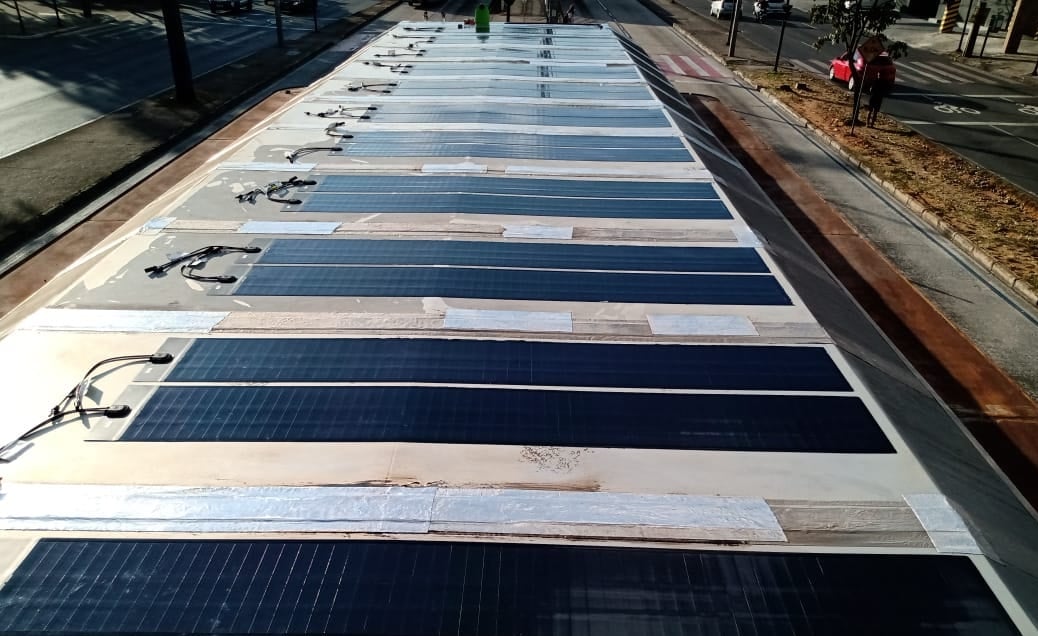 Estação de ônibus em BH instala filme fino para captar energia solar