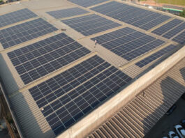 Parque solar é instalado no telhado de empresa em São Paulo