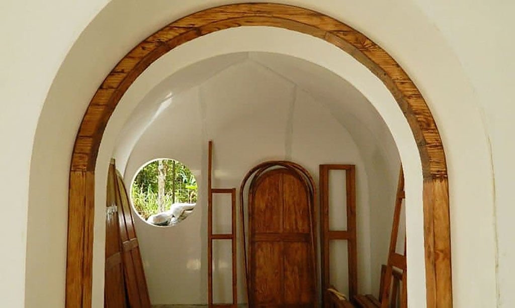 Casa aconchego  Hobbit house interior, Hobbit house, House design