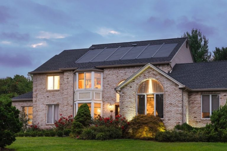 casa com telha solar