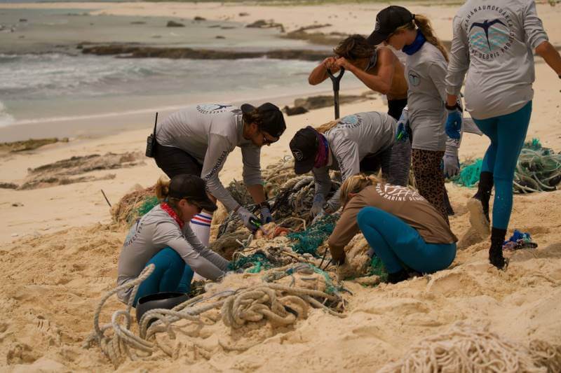 redes sendo retirada de praia