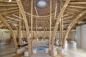 biblioteca de bambu e barro