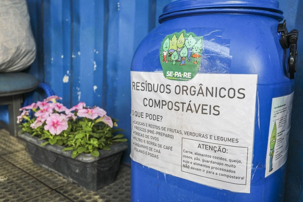 Curitiba composteiras comunitárias compostagem 