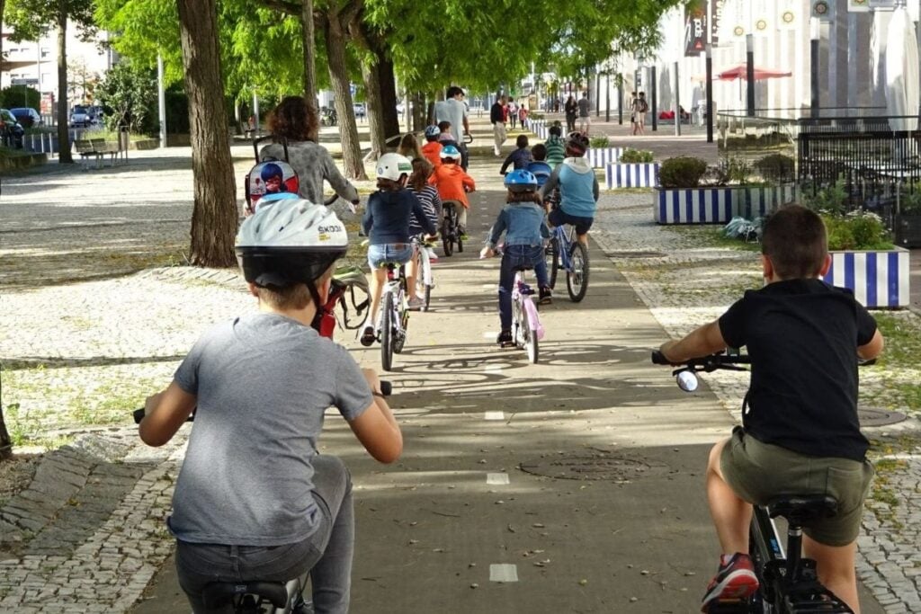 crianças bicicleta Portugal