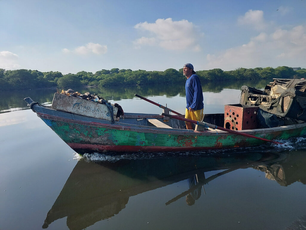pesca de resíduos na Baía de Guanabara