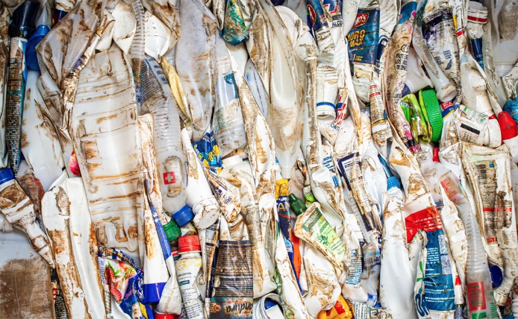 recicláveis garrafas plástico