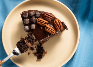 bolo vegano de chocolate com avelã