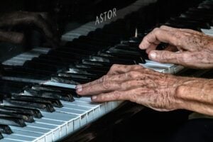 piano música idoso idosa