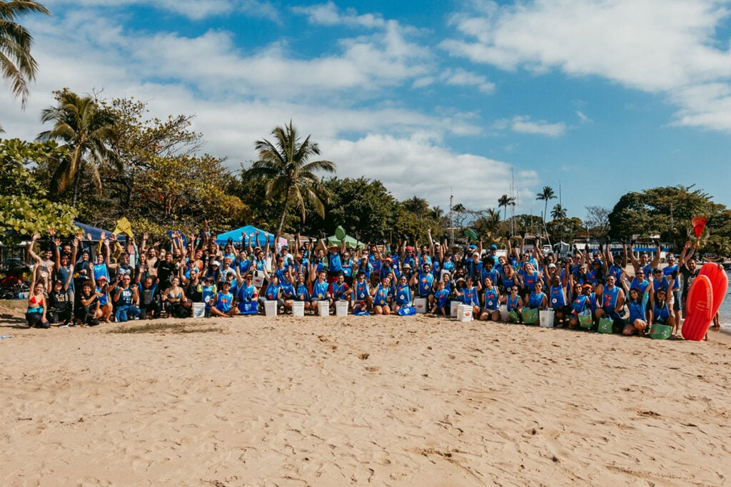 Programa de turismo regenerativo amplia limpeza de praias no Brasil