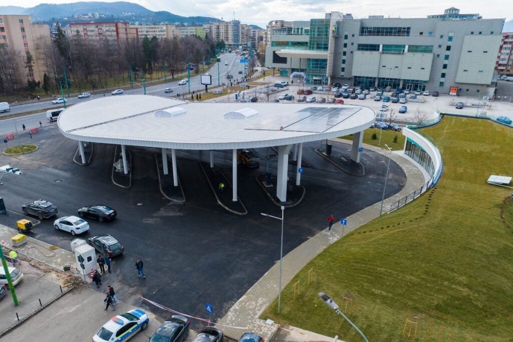ônibus cobertura verde