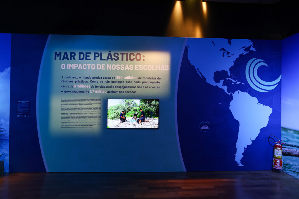 exposição voz dos oceanos Família Schurmann