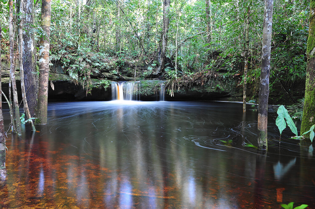 Cachoeira do Itaubal, no Parque Nacional do Jaú. 
