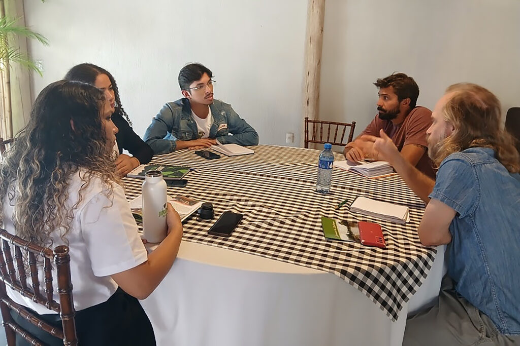 jovens fazem planos para adaptação climática