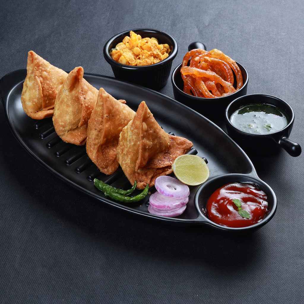 samosa com molhos - festivais gastronômicos