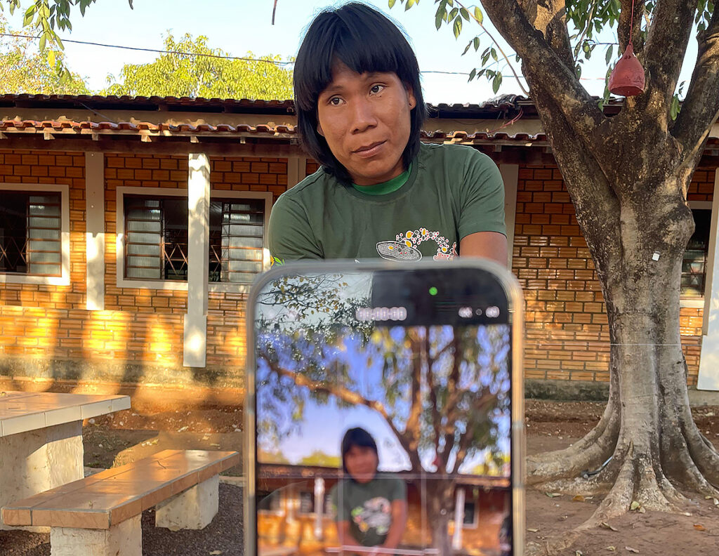Jovem indígena da Rede de Sementes do Xingu