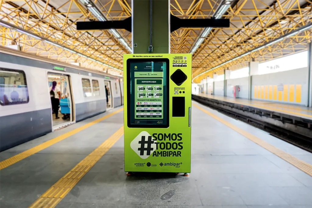 retorna machine da Ambipar em estação do Metrô.
