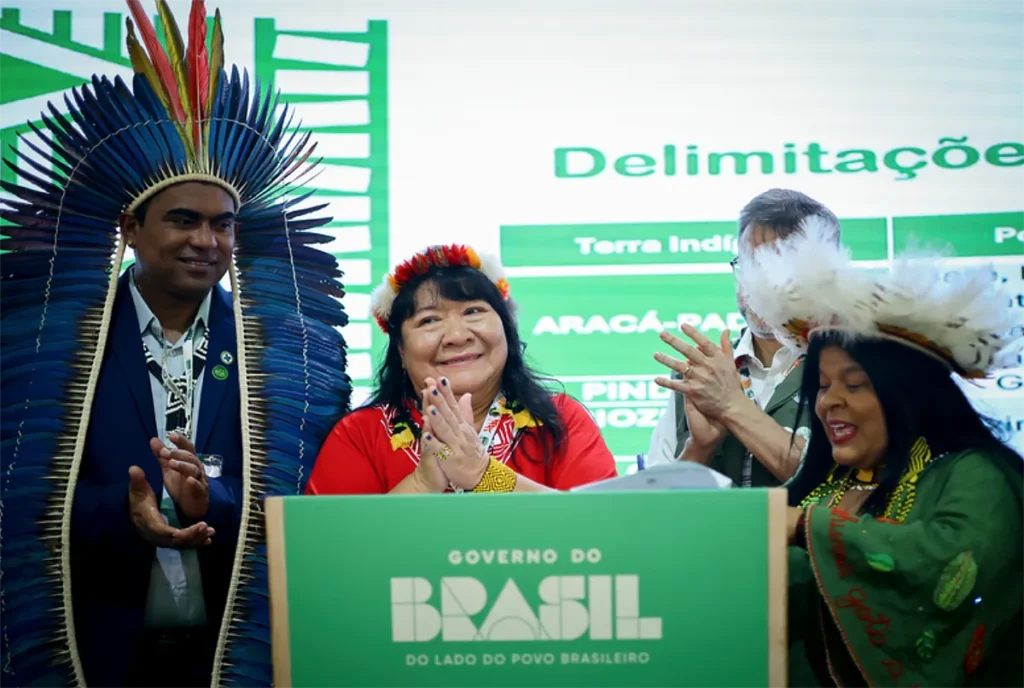 cerimônia de demarcação de Terras Indígenas