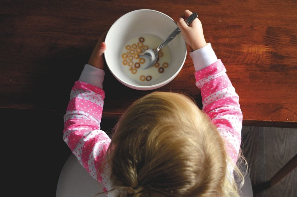 criança alimentação