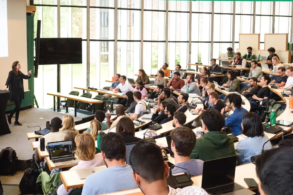 escola de negócios aulas