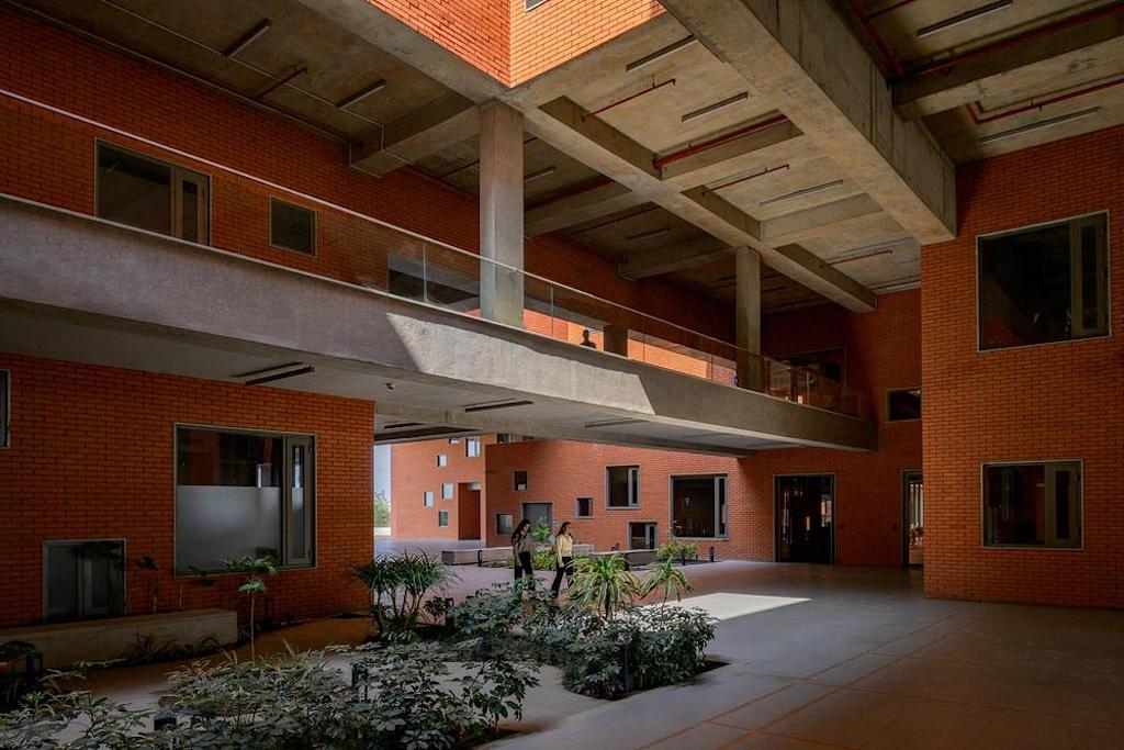 por dentro universidade India