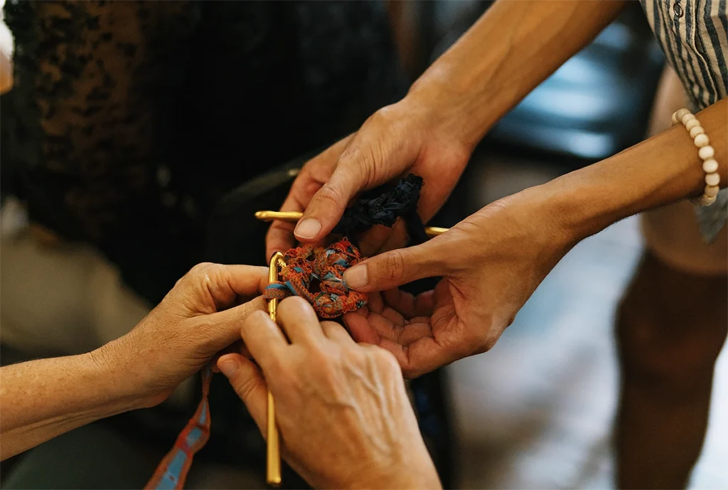 moda regenerativa mãos conexão
